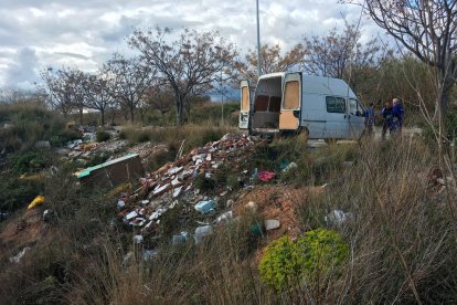 Els denunciats havien fet abocaments de runa i de màquines recreatives.