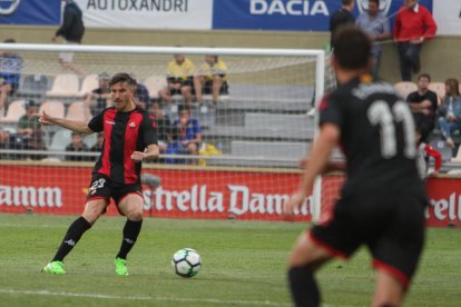 Tito, durant el partit entre el Reus i el Córdoba a l'Estadi.