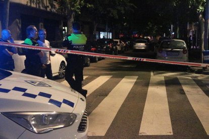 El carrer de Vilanova i la Geltrú on ha aparegut morta amb signes violents una nena de 13 anys.