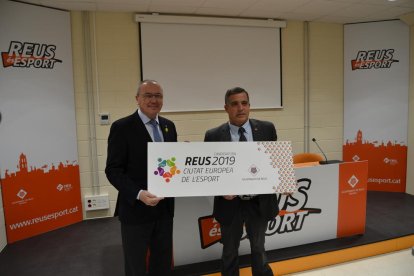 El alcalde de Reus, Carles Pellicer, y el concejal de Deportes, Jordi Cervera, han presentado la candidatura.