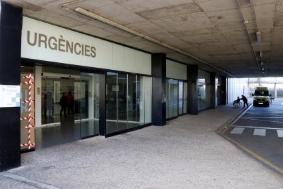 Pla general de l'accés a l'àrea d'Urgències de l'Hospital Sant Joan de Reus. Imatge del 18 de gener del 2018