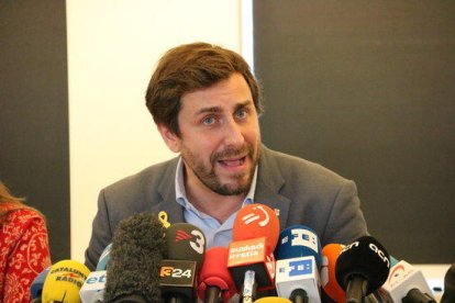 El conseller de Salud cesado para el 155, Toni Comín, durante la rueda de prensa.