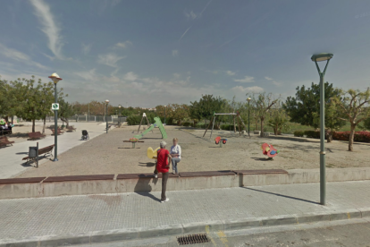 Uno de los elementos de escalada se ubicará en la zona de juegos infantiles de la plaza Ernest Lluch.