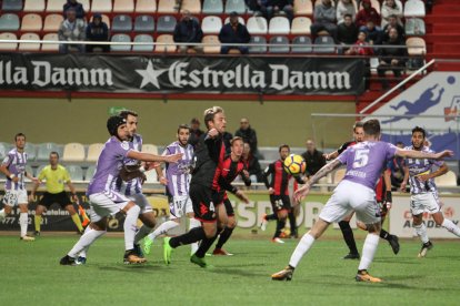 El Valladolid va anotar dos gols a l'Estadi aprofitant dos rebots en jugades a pilota aturada.