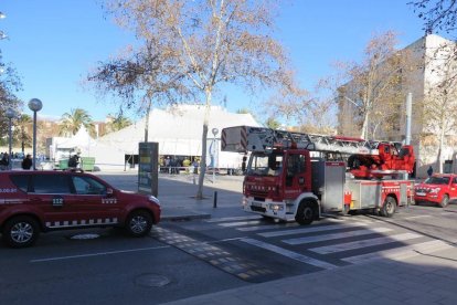 Imatge de la carpa 'Al Circ dels Somnis' de Vila-seca.