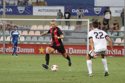 Íñiguez, tercer central contra el Barça B.