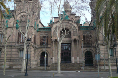 Imatge de la façana exterior del Tribunal Superior de Justícia de Catalunya.