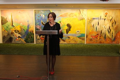 Begoña Floria durante la presentación del Centro de Arte en el vestíbulo del Teatro Tarragona.