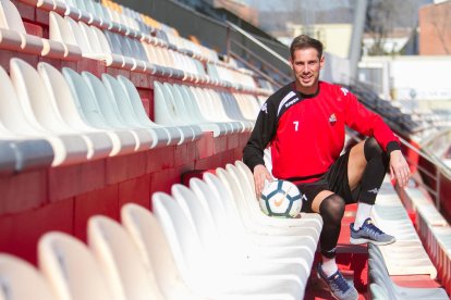 David Querol, a l'Estadi Municipal. El reusenc va reaparèixer d'una lesió, diumenge passat contra el Lorca, revolucionant el partit.