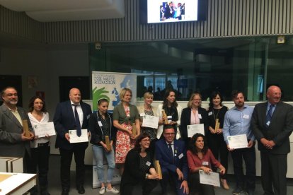 Representantes de las acciones ganadoras y de la organización, después de la ceremonia.