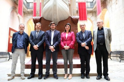 Todos los presentes a la presentación, que se desarrolló ayer por la mañana en el Pati Jaume I del Ayuntamiento de Tarragona.