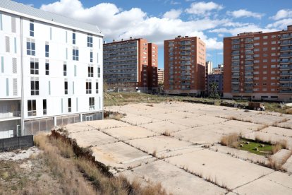 Imatge del solar on es construirà la nova Facultat de Ciències de l'Educació i Psicologia.