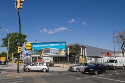 Les obres de la nau que acollirà el nou Lidl, el segon que hi haurà a la ciutat, avancen a bon ritme.