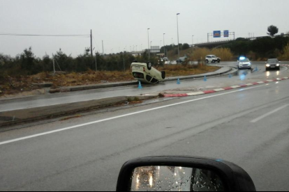 Imatge de la bolcada del passat 28 de febrer a la mateixa via.