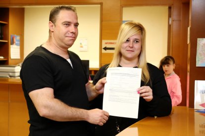 Antonio Vergara y Raquel Puente, el 12 de abril del 2017, en las oficinas de Justicia en Tarragona.