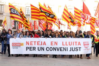 Imatge de la concentració celebrada aquest matí a la plaça de la Font.