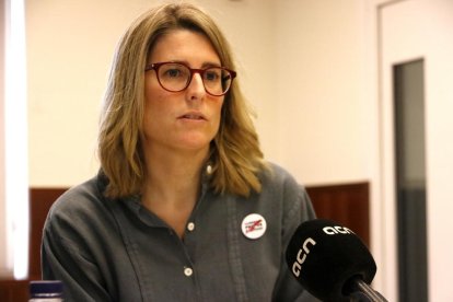 La portavoz de JxCat, Elsa Artadi, durante la entrevista con el ACN, en el Parlament de Catalunya