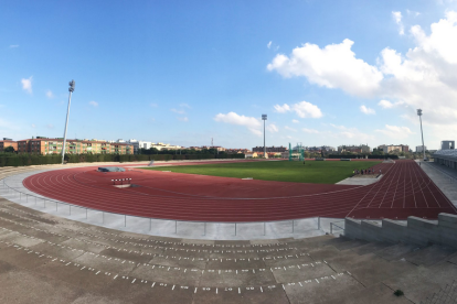 Aspecte que llueix l'estadi d'atletisme de Campclar després de les obres de reforma que s'han fet.