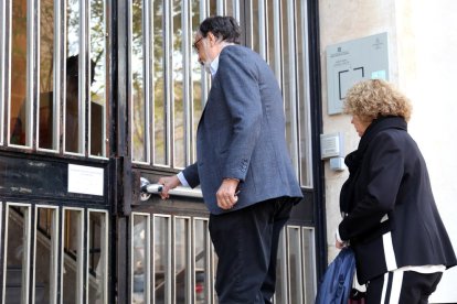 Josep Marià Milà, entrando en los juzgados.