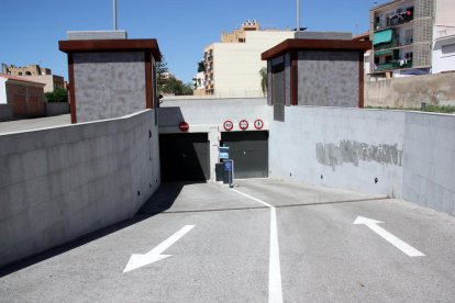 El aparcamiento de la calle de los Filadors está cerrado desde 2014.