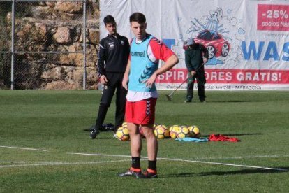 El nou defensa del primer equip s'ha incorporat aquest mateix dimecres als entrenaments.