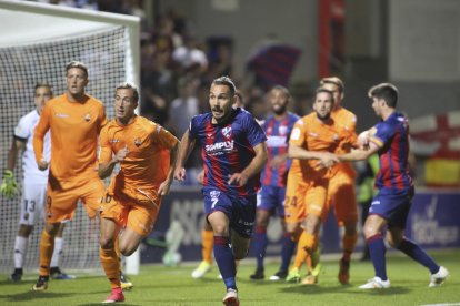 Los rojinegros han sido de los pocos equipos que han puntuado en la visita al campo del Huesca.