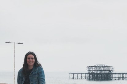 La Laia en un viatge a Brighton, una localitat situada al sud d'Anglaterra.