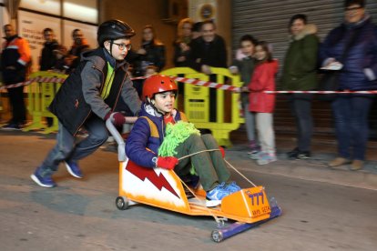 Dos dels participants de la primera cursa infantil d'ahir.