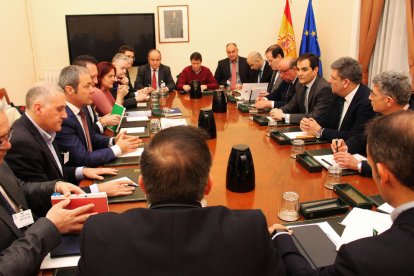 El secretari d'Estat de Seguretat, José Antonio Nieto, i els representants de les policies espanyoles al Ministeri de l'Interior.