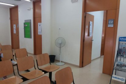 Denuncien que el personal mèdic, d'infermeria i d'administració ha de treballar amb ventiladors.