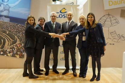 El premi de Costa Cruceros es va entregar a l'estand de la Costa Daurada de FITUR.