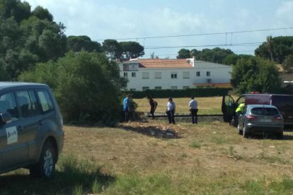 Los Mossos D'Esquadra se han dirigido al lugar de los hechos con el fin de hacer gestiones para aclarar los hechos.