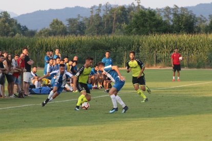 Omar, contra el Espanyol B este sábado, es uno de los extremos derechos que tiene el Nàstic.