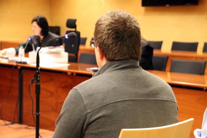 El educador durante la vista en que se le prorrogó la prisión provisional celebrada en la Audiencia de Girona.