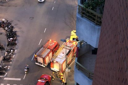 Una falsa alarma mobilitza un gran desplegament de Bombers al centre de Tarragona