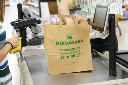 Su previsión es ir implantando la medida en sus supermercados a la sustitución total a lo largo del 2019.