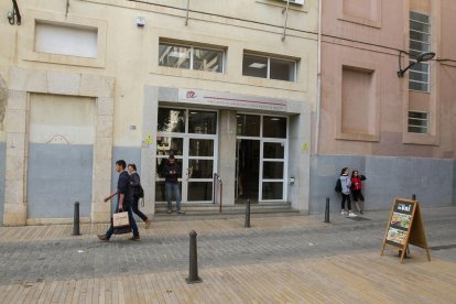 L'edifici que acull actualment Medicina, Fisioteràpia i Nutrició Humana està al carrer Sant Llorenç.