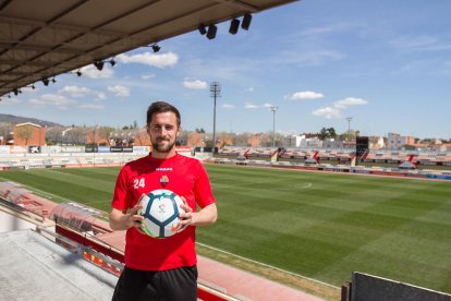 El futbolista roig-i-negre no niega que echa de menos jugar como mediocampista, pero también reconoce que su papel como lateral le permite llegar a las zonas finales y disfrutar del ataque.