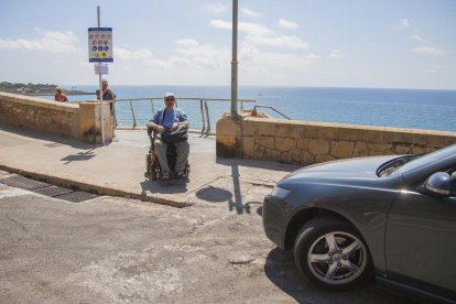 Pallarès, ahir davant la passarel·la, a la Baixada de Toro.