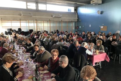 Imagen de la comida de año nuevo de las personas mayores del Morell.