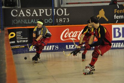 Els jugadors de l'equip masculí, femení i veterà s'han barrejat en tres conjunts