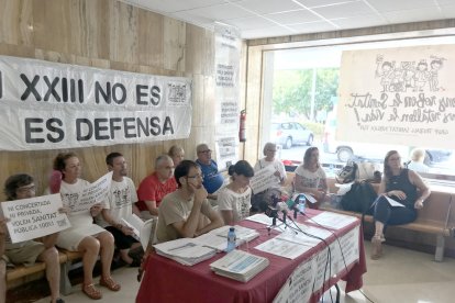 Imatge de la roda de premsa convocada aquest dimarts pel grup a l'Hospital Joan XXIII.