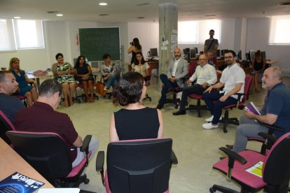 Cruz, Roca i García es van reunir amb participants en la Llançadora d'Ocupació ahir al matí.