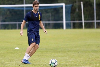 Verdés, en una sessió d'entrenament amb l'Oviedo.