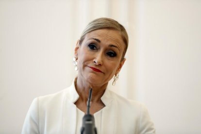 Cristina Cifuentes durante la rueda de prensa en la cual ha anunciado su dimisió como presidenta de la Comunidad de Madrid.