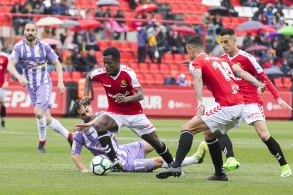 Jean Luc, durante una jugada durante el Nàstic-Valladolid de esta temporada. Los de Pucela podrían subir a Primera.