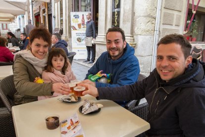 Una de les taules de la Casa Coder on ahir se servien pintxos.