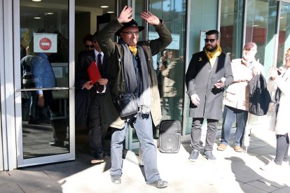 El actor Toni Albà saliente de los juzgados de Vilanova i la Geltrú, después de declarar como investigado, el 30 de enero de 2018