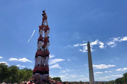 Pla general del 4 de 8 amb pilar de la Colla Vella dels Xiquets de Valls en el Festival Smithsonian Folklife a Washington.