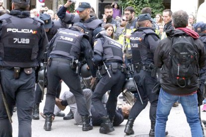 Imagen de archivo de una carga policial el día 1 de octubre de 2017.